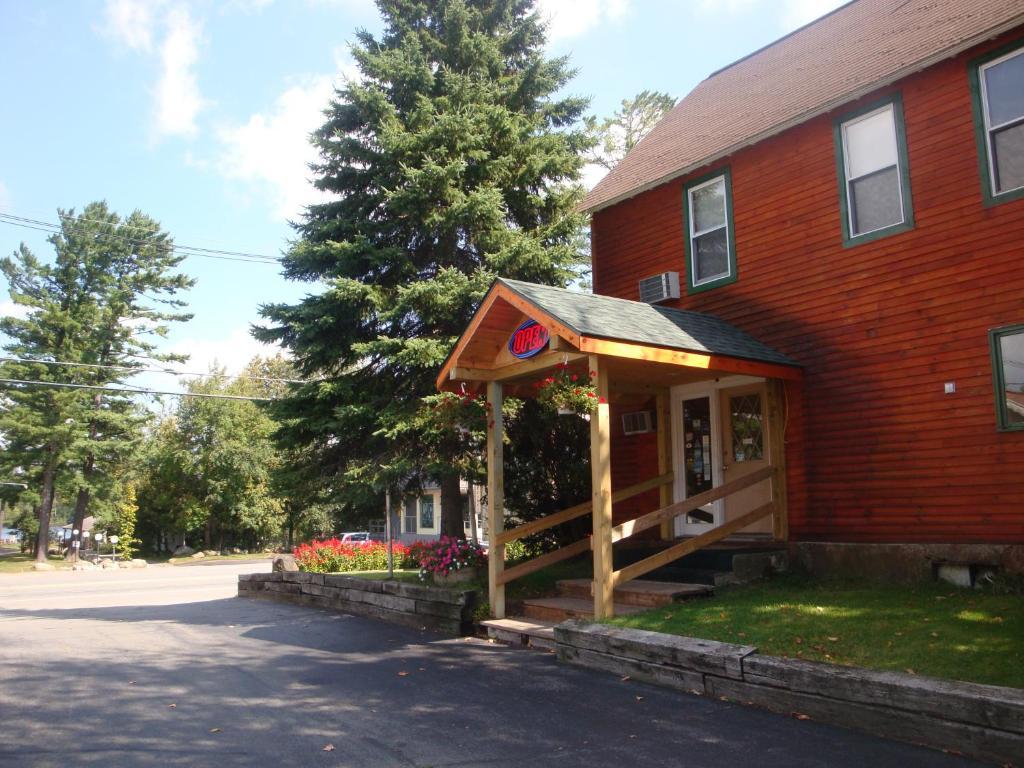 Maple Leaf Inn Лейк Плесид Екстериор снимка